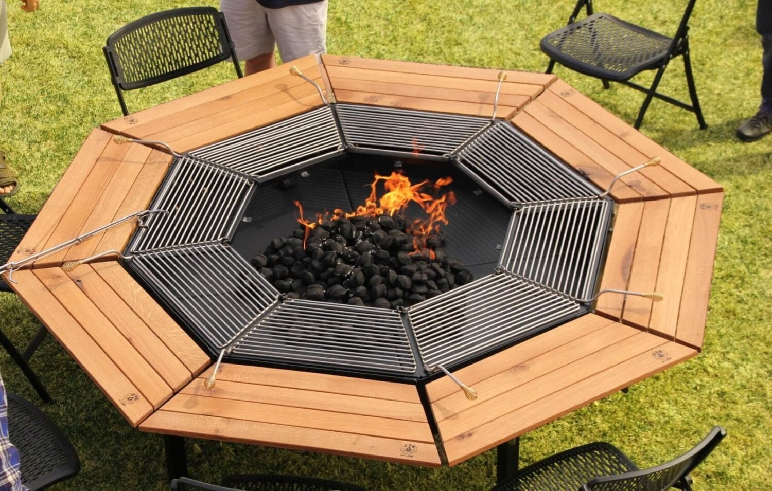 THE JAG 8 TABLE GRILL & FIRE PIT (3)